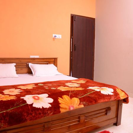 Coorg Girinivas Deluxe Homestay-Wi-Fi Madikeri Exterior photo